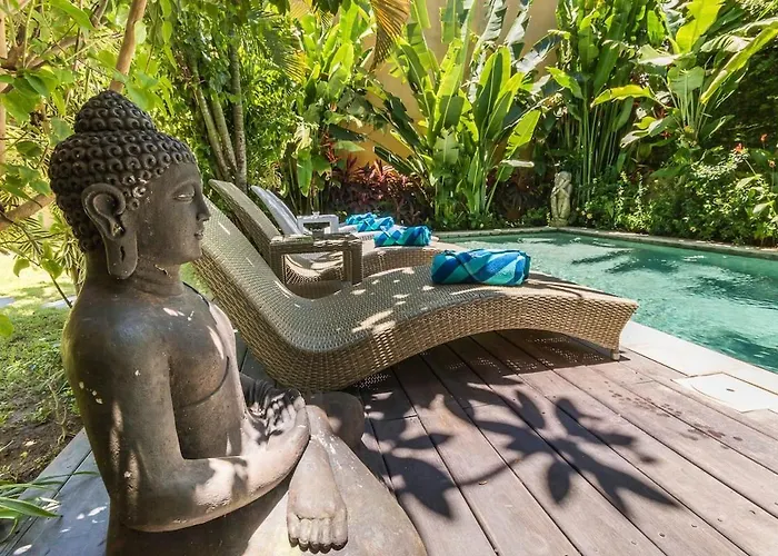 Villa Odil, Great Value 700m & 15m Pool Seminyak