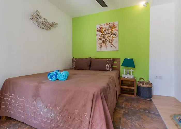 Villa Odil, Great Value 700m & 15m Pool *